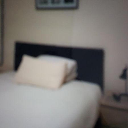 Kings Arms Hotel Farnworth Buitenkant foto
