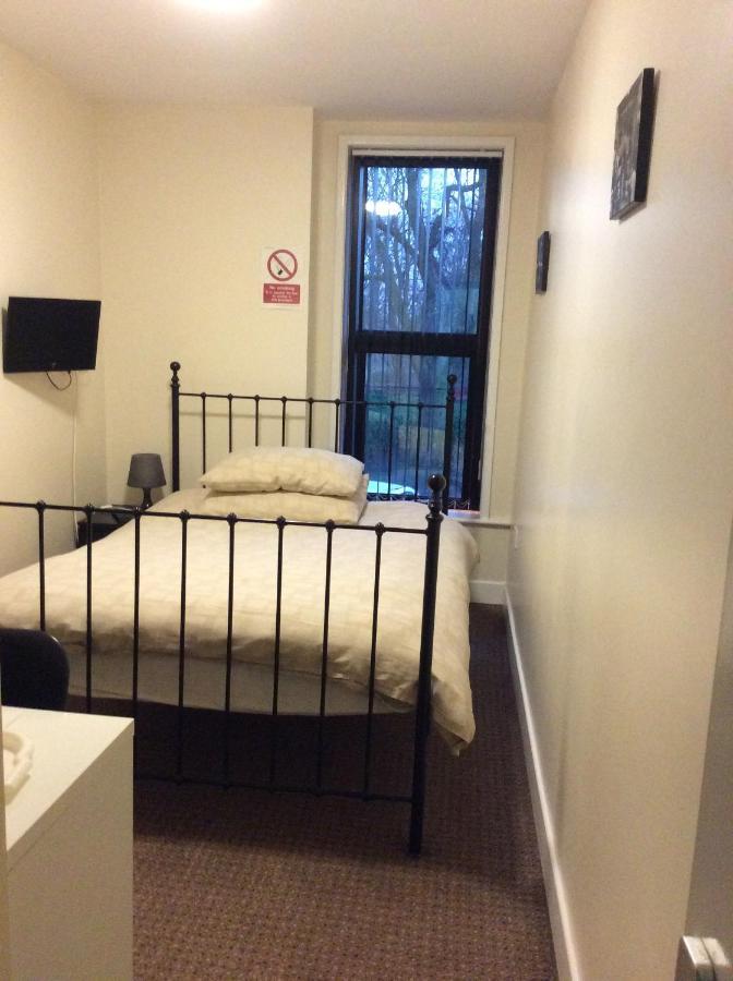 Kings Arms Hotel Farnworth Buitenkant foto